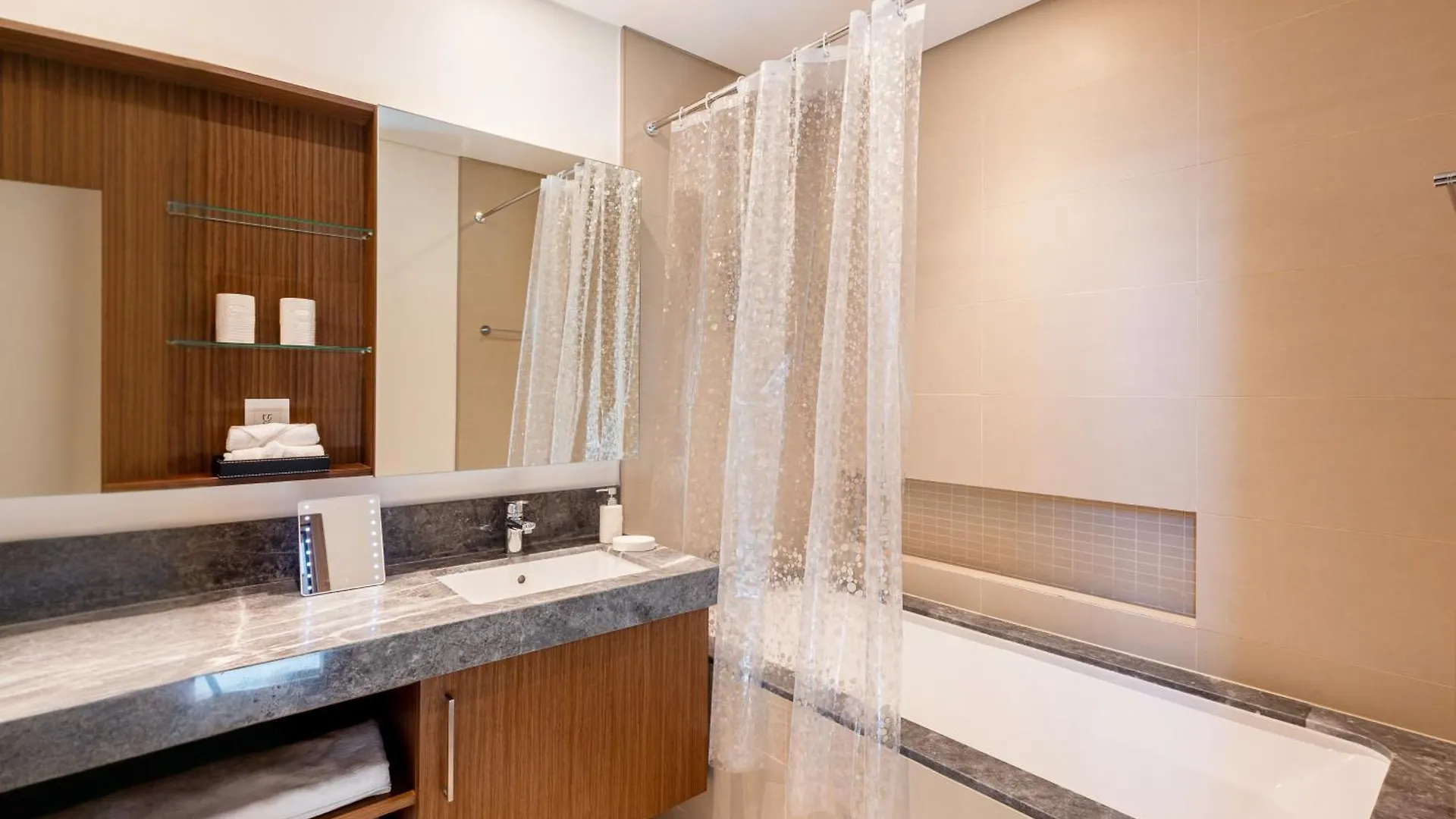 Elegantescapes - Large 2Br W Marina And Sea View Apartment Dubai