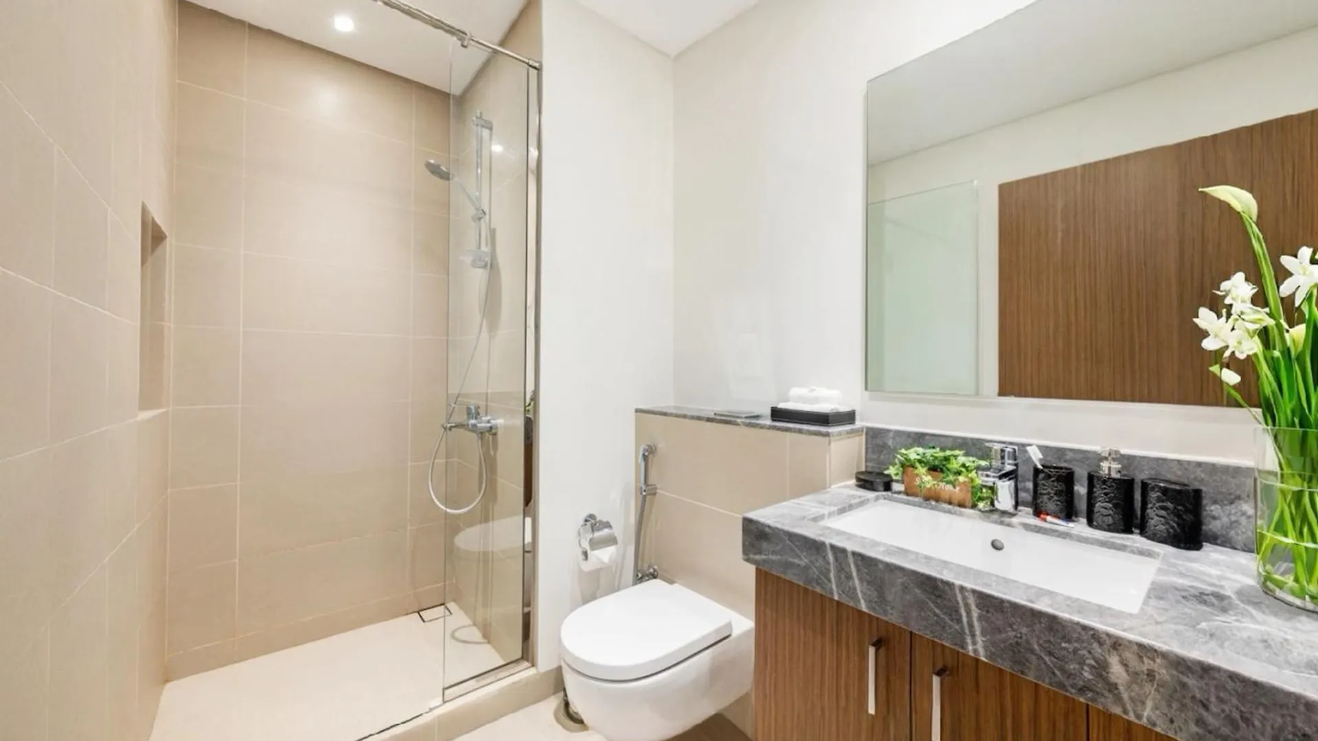 Elegantescapes - Large 2Br W Marina And Sea View Apartment Dubai