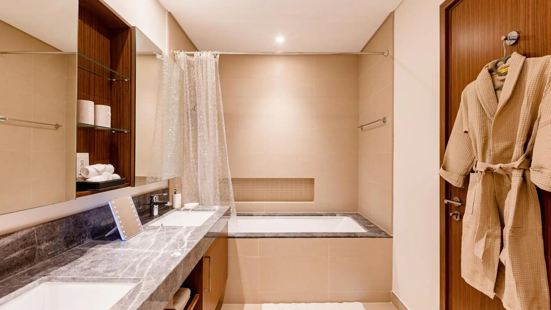 Elegantescapes - Large 2Br W Marina And Sea View Apartment Dubai United Arab Emirates
